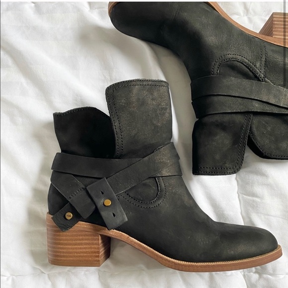 UGG Shoes - UGG Elora leather ankle booties
